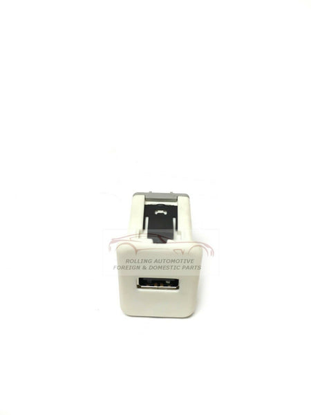 New GM USB Port Receptacle OEM 20944418